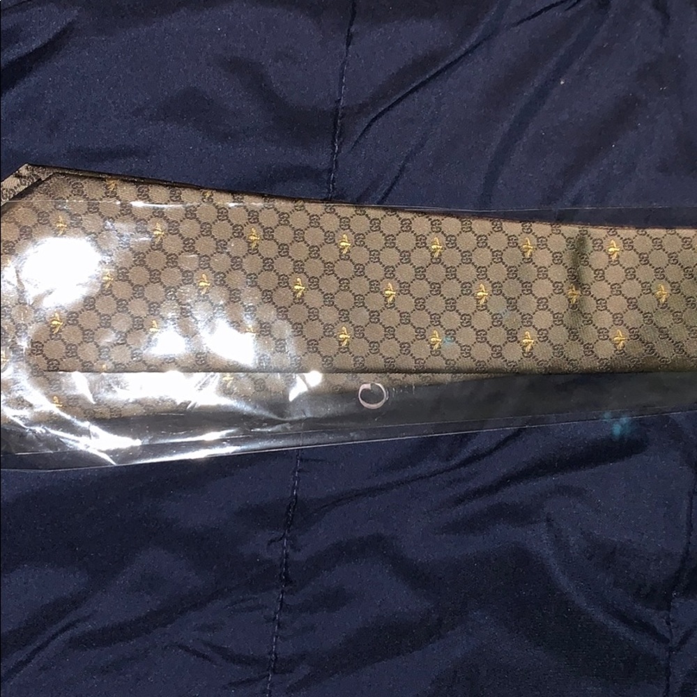 Never before worn gucci tie